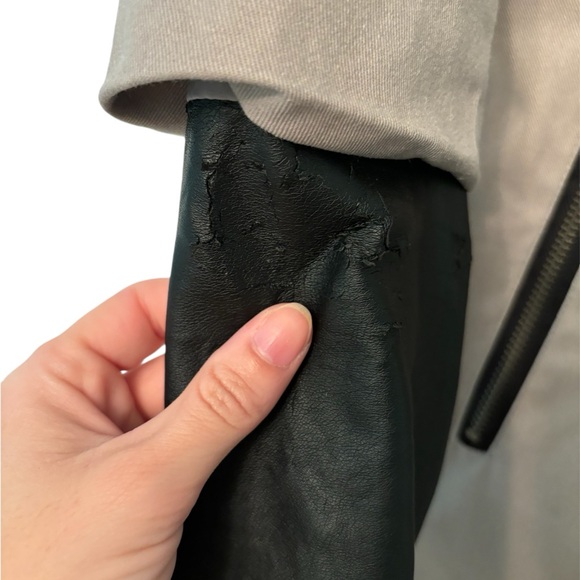 Stunning trenchcoat with edgy accents - Picture 6 of 7